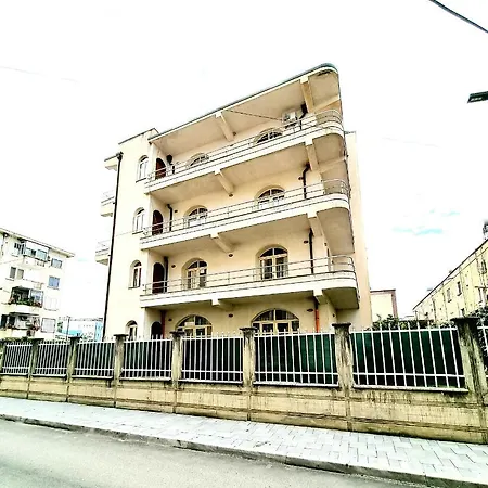 Hostel Luckyshine Vlorë