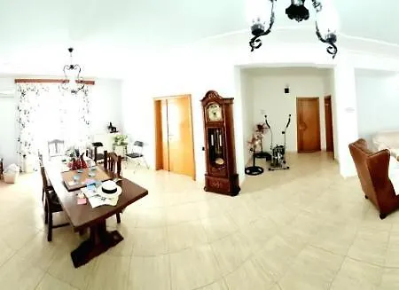 Hostel Luckyshine Vlorë