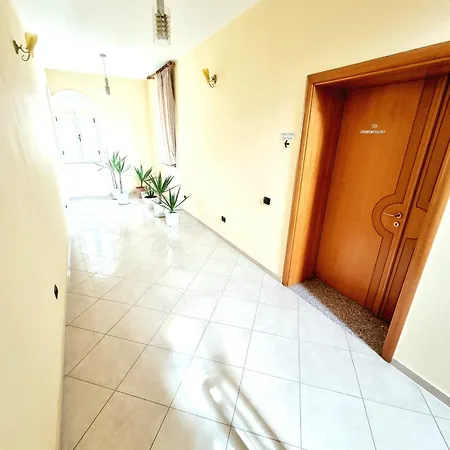Hostel Luckyshine Vlorë