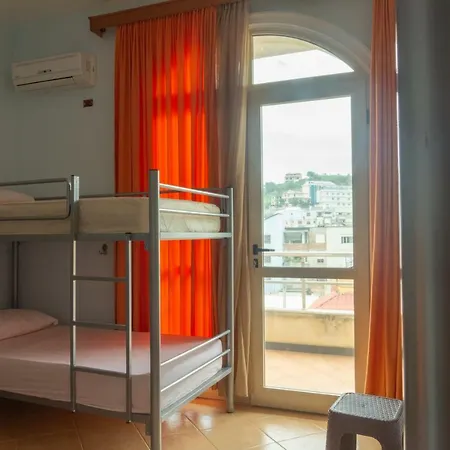 Luckyshine Hostel *