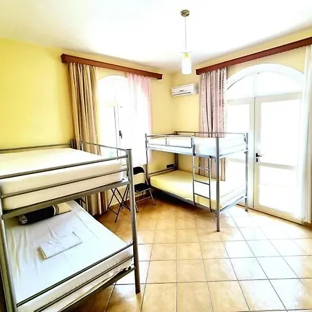 Luckyshine Hostel *